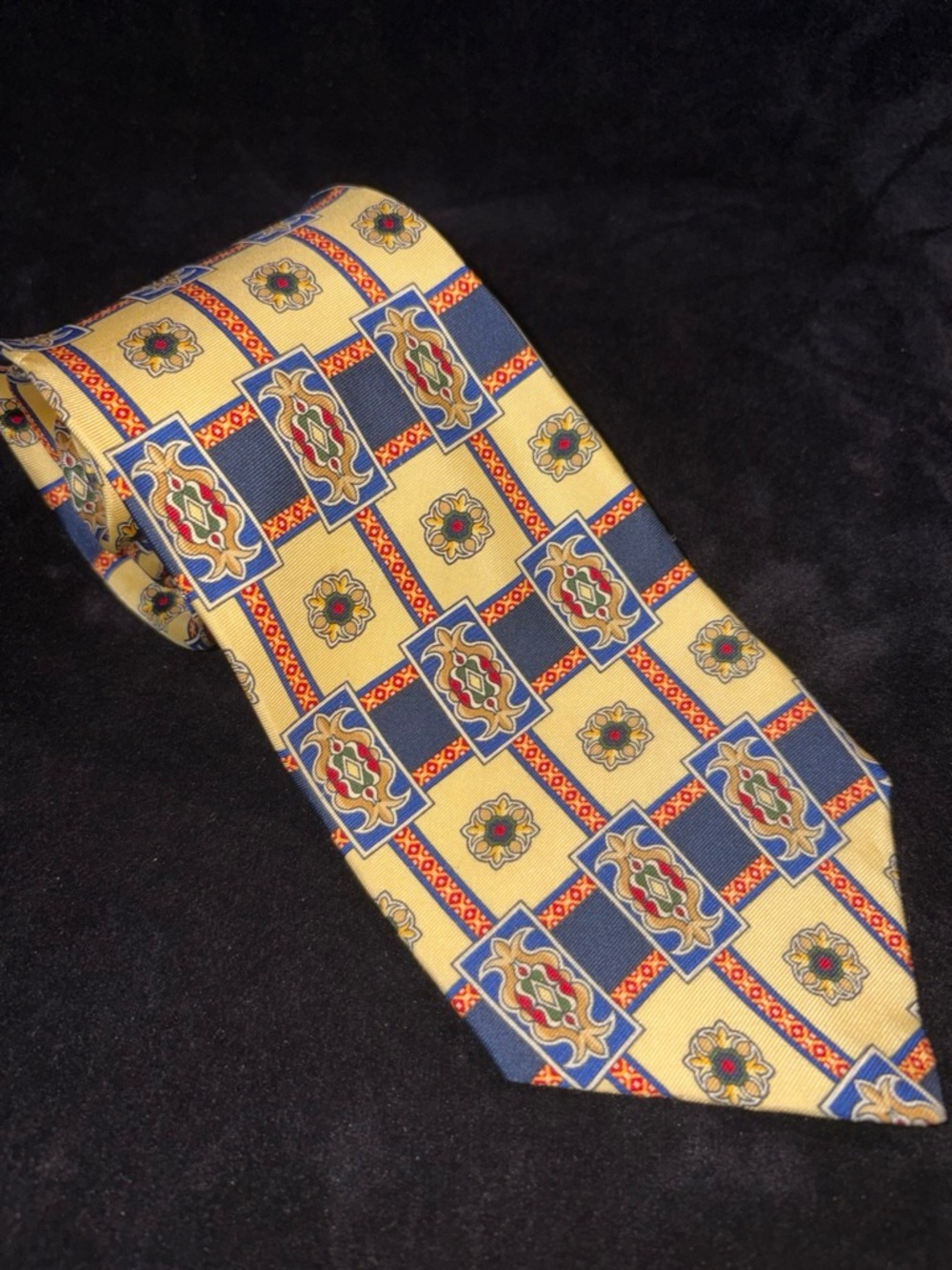 Sutter & Grant Geometric Medallion Silk Yellow Navy Blue EUC Classic Preppy